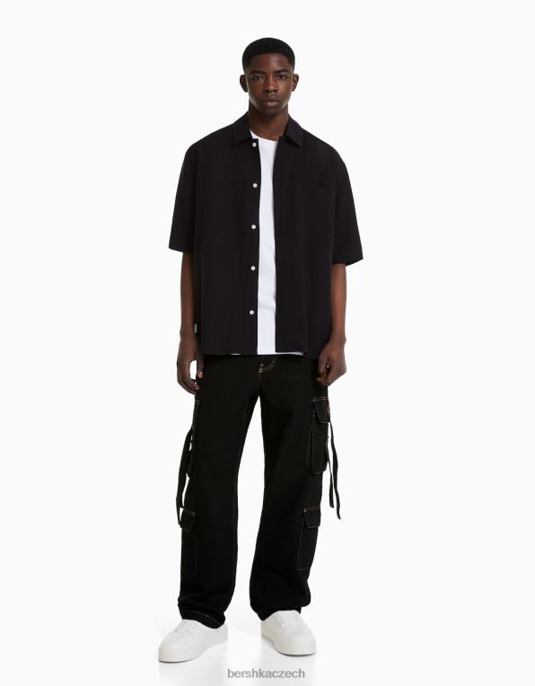 muži Bershka cargo džíny s kontrastní nití a ramínky P88443148 oblečení Černá