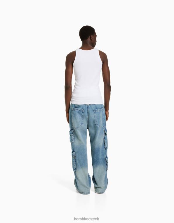 muži Bershka cargo džíny s mnoha kapsami P88443136 oblečení světle modrá