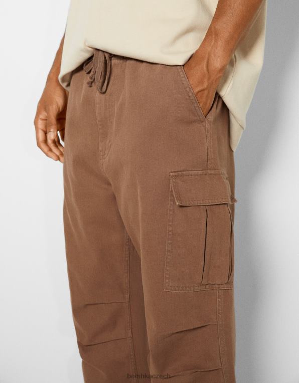 muži Bershka nákladní padákové džíny P88443204 oblečení hnědý