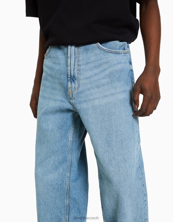 muži Bershka volné džíny P88443108 oblečení světle modrá