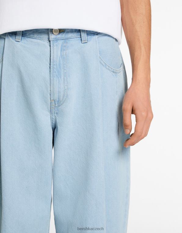 muži Bershka volné džíny balonového střihu se záhyby P88443173 oblečení světle modrá