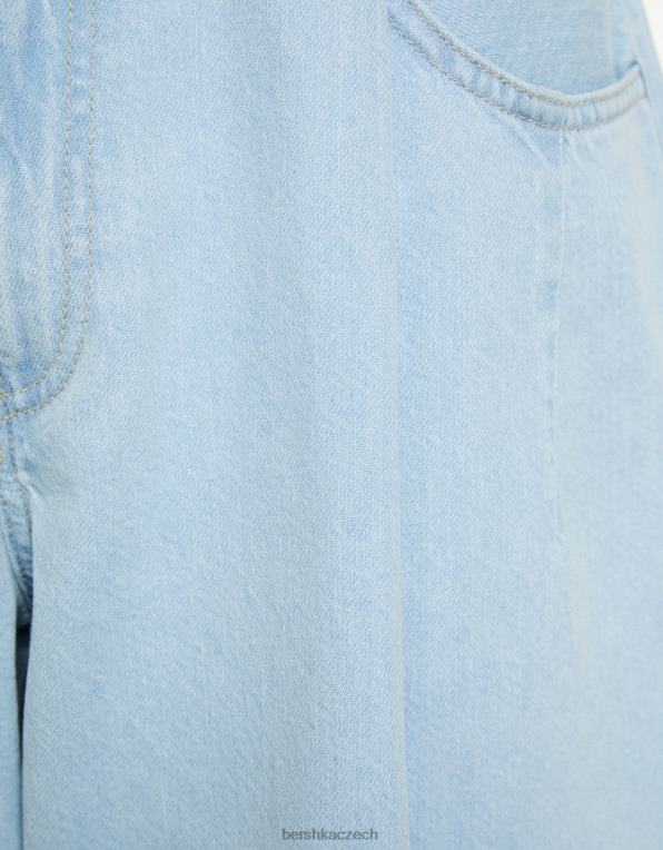 muži Bershka volné džíny balonového střihu se záhyby P88443173 oblečení světle modrá