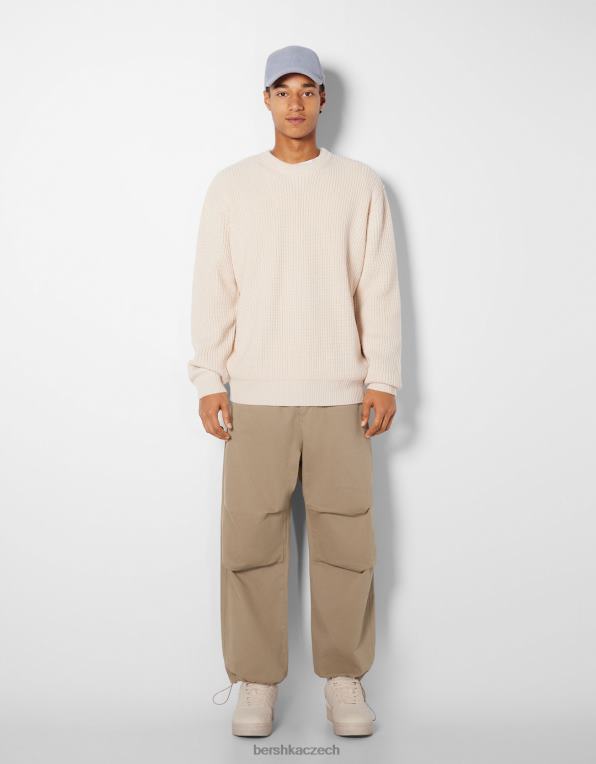 muži Bershka bavlněné padákové kalhoty P88443221 oblečení velbloud