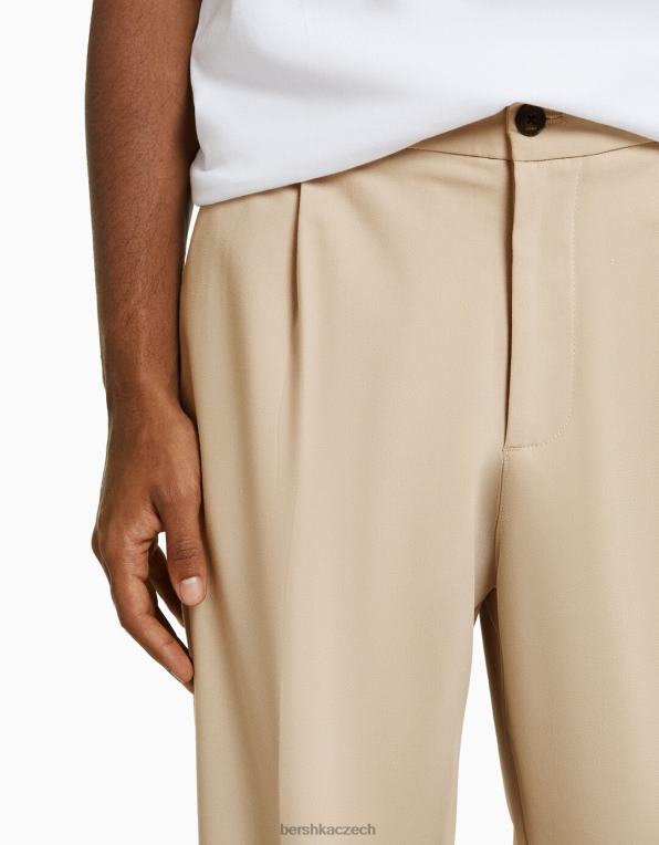 muži Bershka šité kalhoty širokého střihu v jogger stylu P88443023 oblečení písek