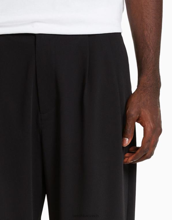 muži Bershka kalhoty na míru se šipkami P88443037 oblečení Černá