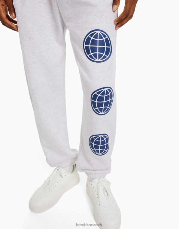 muži Bershka plyšové kalhoty s potiskem P88443241 oblečení Šedá