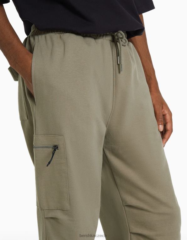 muži Bershka plyšové padákové kalhoty s kapsami na zip P88443233 oblečení khaki
