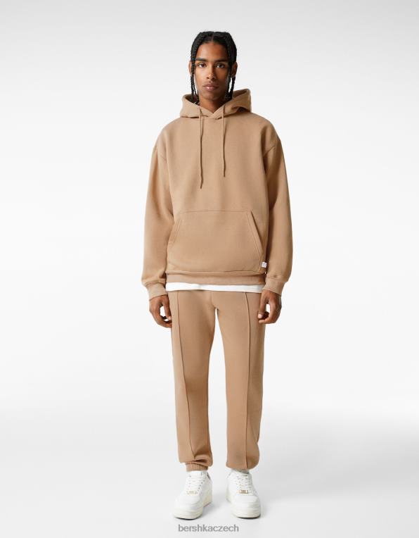 muži Bershka plyšové tepláky P88443268 oblečení velbloud