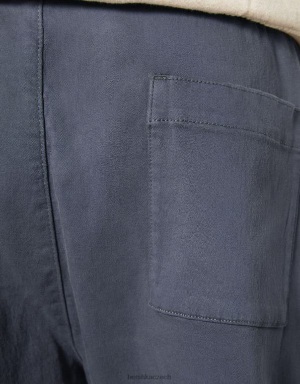 muži Bershka tenké cargo tepláky P88443227 oblečení modrý