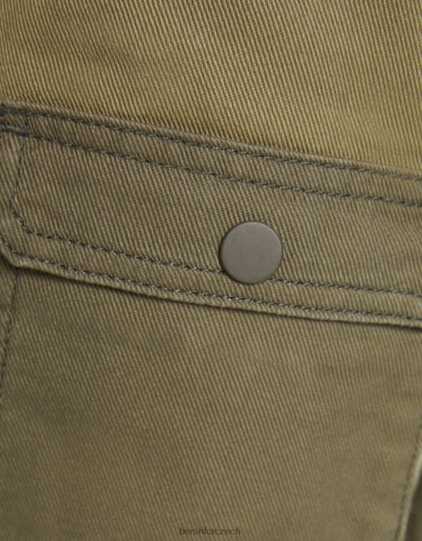 muži Bershka color block denim carpenter bermudy P88443300 oblečení zelená