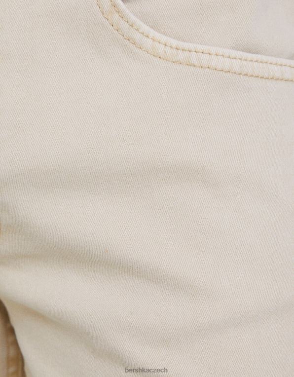 muži Bershka skinny roll-up džínové bermudy P88443346 oblečení béžový