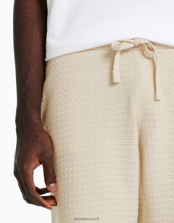 muži Bershka strukturované pletené bermudy P88442997 oblečení krém