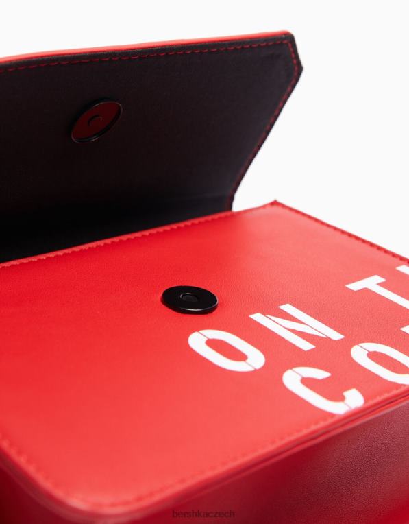 muži Bershka crossbody kabelka s nápisem P88443585 Příslušenství Červené