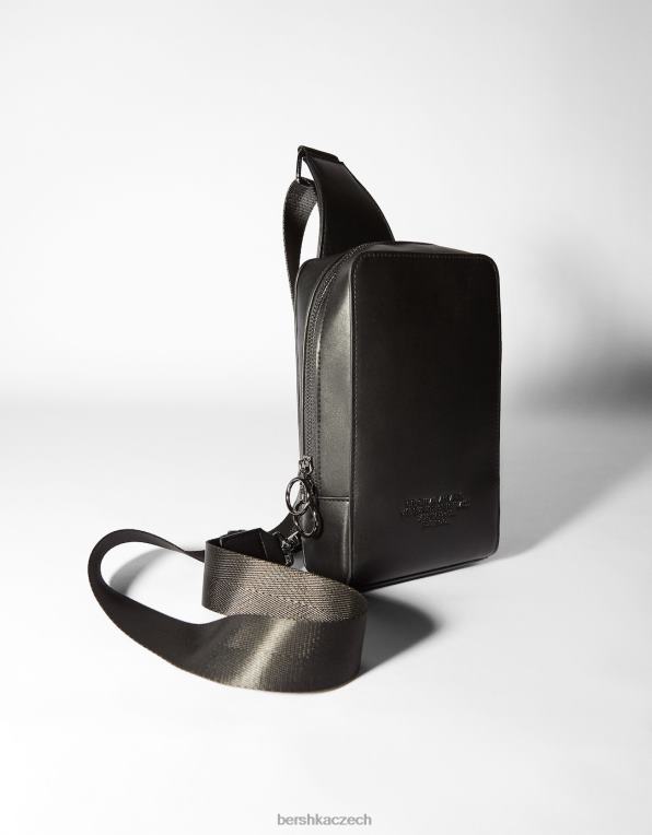 muži Bershka popruhová taška P88443603 Příslušenství Černá
