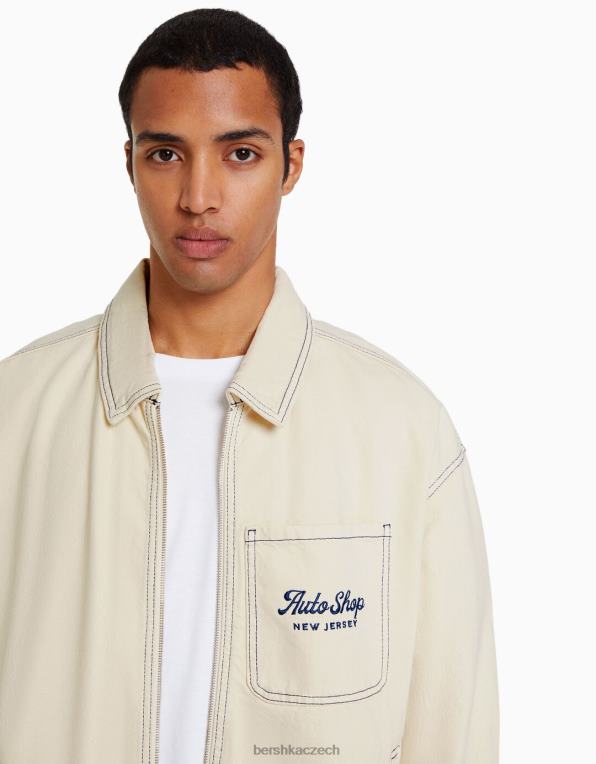 muži Bershka vyšívaná bavlněná bunda s kontrastními švy P88443077 oblečení krém