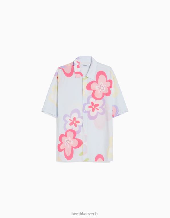 muži Bershka košile s krátkým rukávem a květinovým potiskem P88442867 oblečení světle modrá