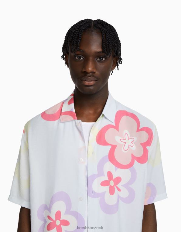 muži Bershka košile s krátkým rukávem a květinovým potiskem P88442869 oblečení světle modrá