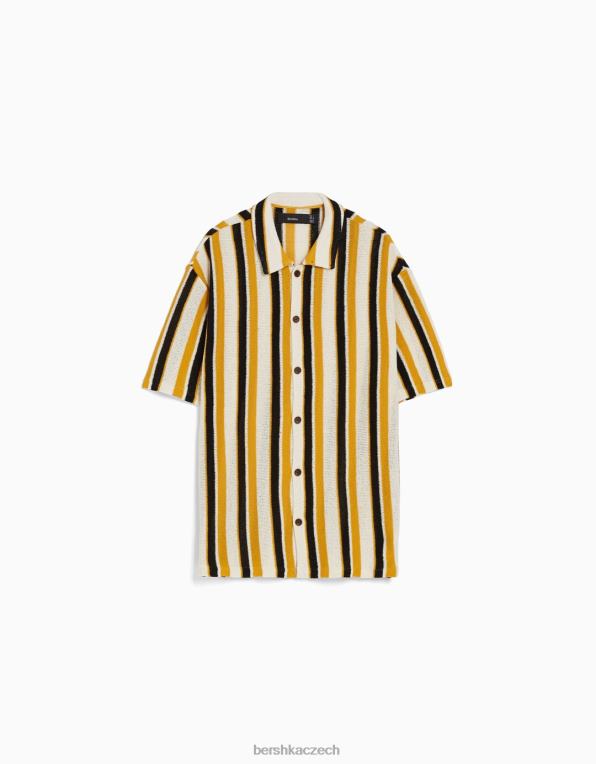 muži Bershka rustikální košile s krátkým rukávem se svislým pruhovaným potiskem P88442898 oblečení hořčice