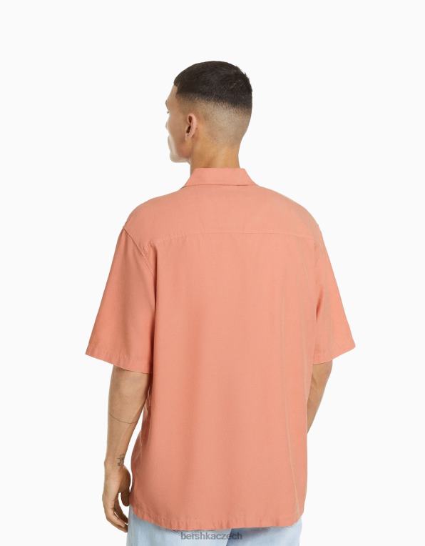 muži Bershka rustikální košile uvolněného střihu s krátkým rukávem P88442943 oblečení oranžový