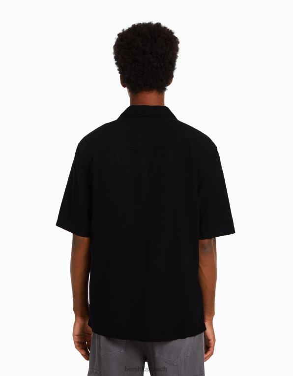 muži Bershka rustikální košile uvolněného střihu s krátkým rukávem P88442945 oblečení Černá