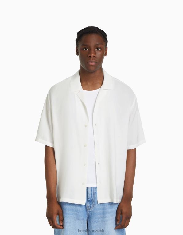 muži Bershka splývavá košile s krátkým rukávem P88442917 oblečení bílý