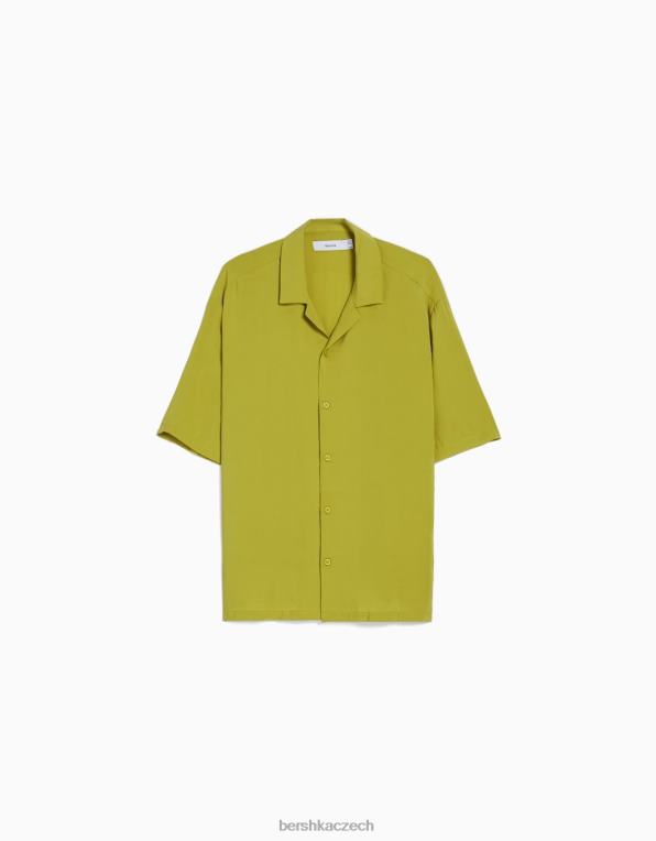 muži Bershka splývavá košile s krátkým rukávem P88442918 oblečení zelená