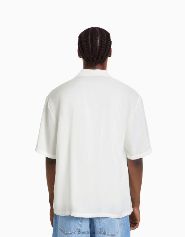 muži Bershka splývavá košile s krátkým rukávem P88442919 oblečení bílý