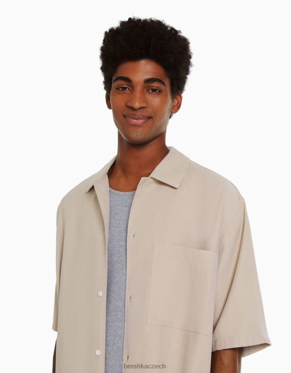 muži Bershka uvolněná košile s krátkým rukávem P88442905 oblečení písek