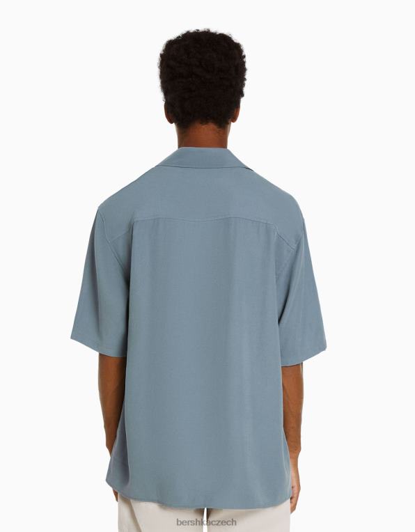muži Bershka uvolněná košile s krátkým rukávem P88442906 oblečení světle modrá