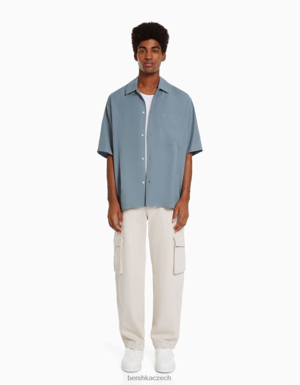 muži Bershka uvolněná košile s krátkým rukávem P88442906 oblečení světle modrá