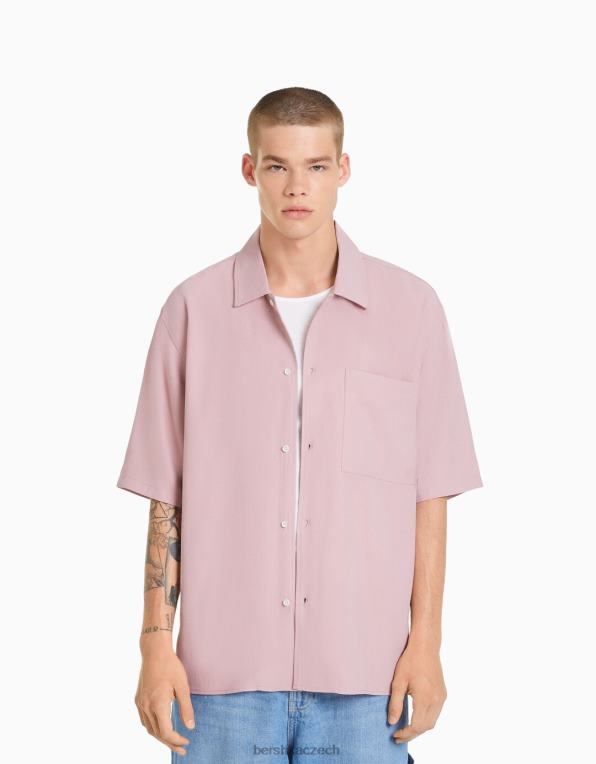 muži Bershka uvolněná košile s krátkým rukávem P88442908 oblečení růžový