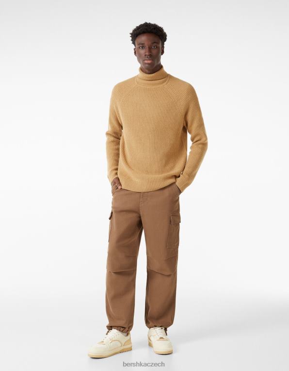 muži Bershka mohutný svetr s vysokým výstřihem P88443017 oblečení velbloud