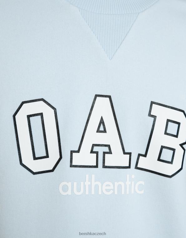 muži Bershka Plyšové tričko s krátkým rukávem a univerzitním potiskem P88442767 oblečení světle modrá