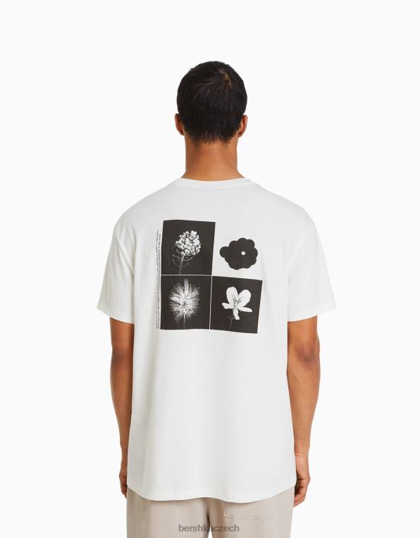 muži Bershka Tričko s jednoduchým střihem a krátkým rukávem s květinovým potiskem P88442763 oblečení bílý