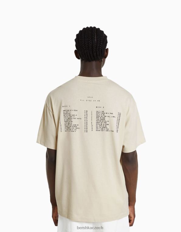 muži Bershka Tričko s krátkým rukávem s tupacovým potiskem P88442723 oblečení velbloud