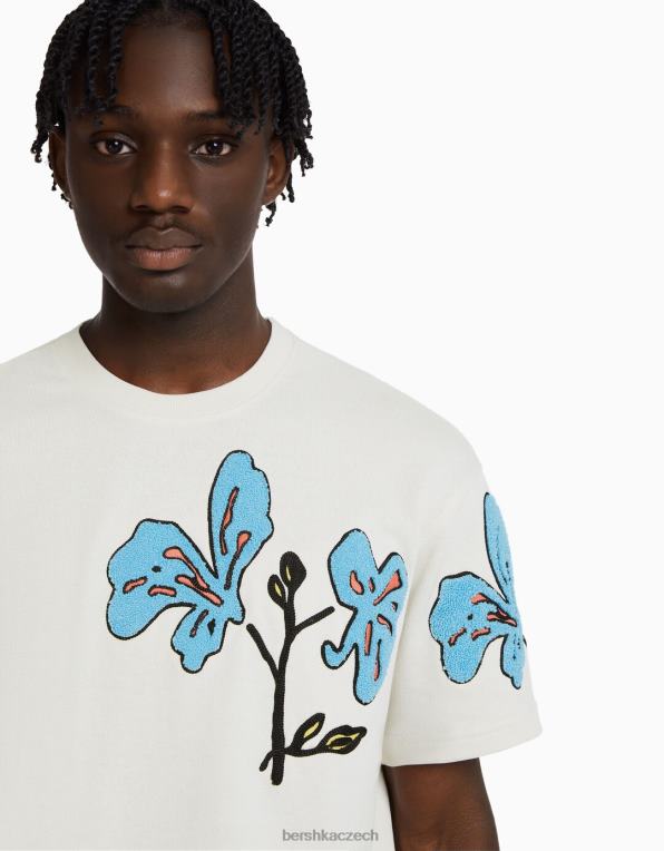 muži Bershka plyšové tričko s krátkým rukávem a nášivkami P88442731 oblečení krém