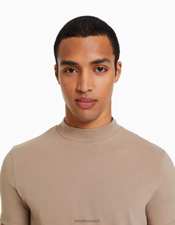 muži Bershka tričko s krátkým rukávem a vysokým výstřihem P88442744 oblečení hnědý