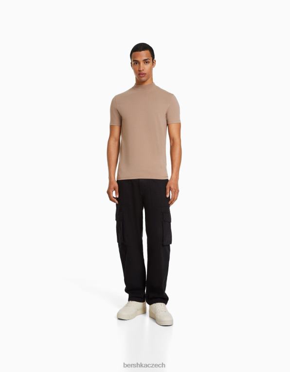 muži Bershka tričko s krátkým rukávem a vysokým výstřihem P88442744 oblečení hnědý