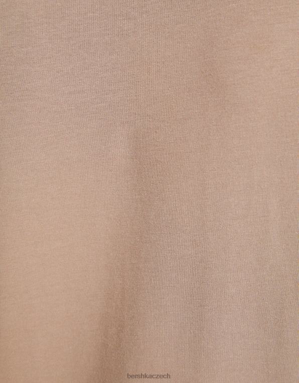 muži Bershka tričko s krátkým rukávem a vysokým výstřihem P88442744 oblečení hnědý