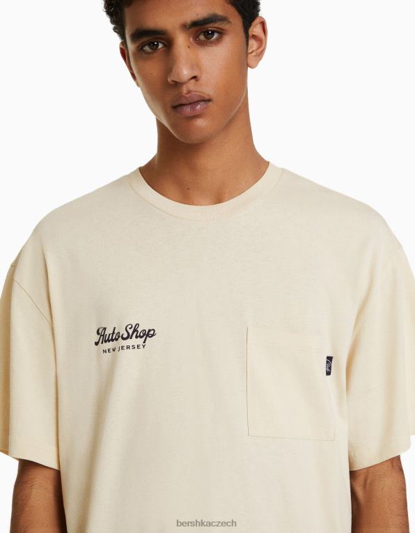 muži Bershka triko s krátkým rukávem v krabicovém střihu s potiskem P88442759 oblečení velbloud