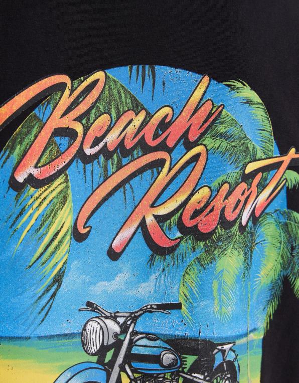 muži Bershka vybledlé potištěné tričko s krátkým rukávem v hranatém střihu s nášivkou P88442714 oblečení Černá