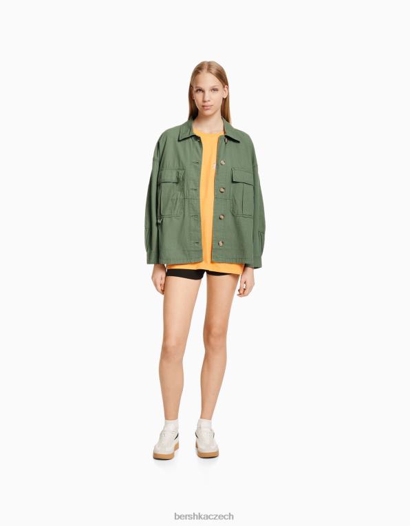 unisex Bershka bavlněná košile s dlouhým rukávem a kapsami P88444163 oblečení khaki