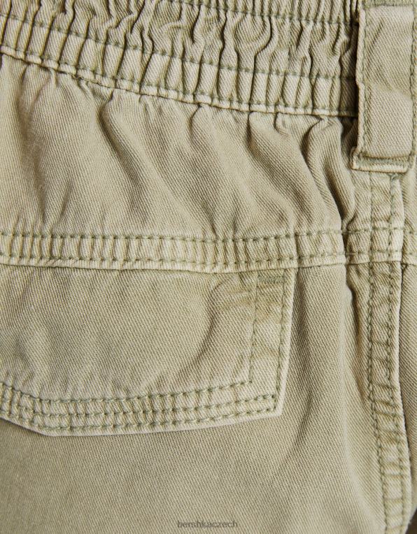 unisex Bershka bavlněné joggery s nabíraným pasem a kapsami P88443889 oblečení zelená