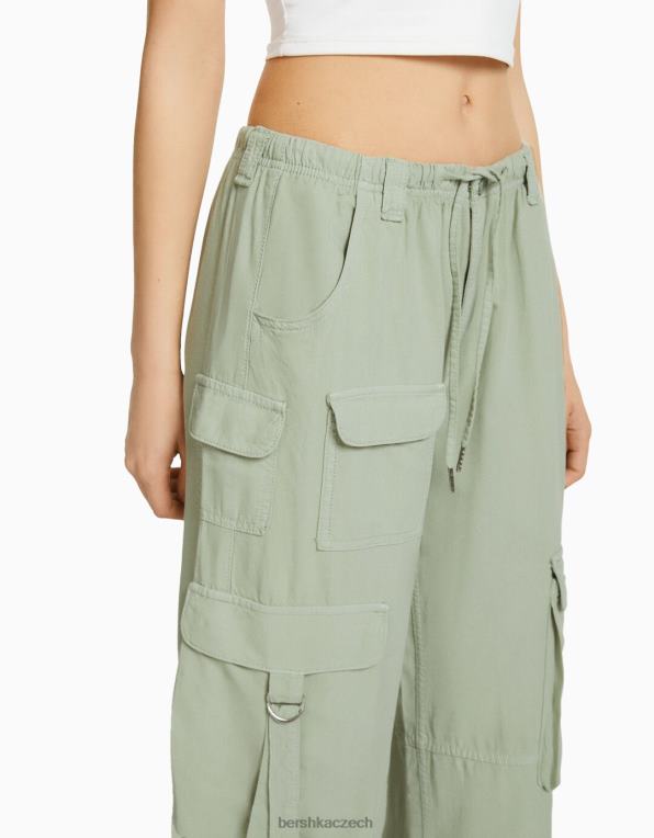 unisex Bershka rustikální cargo kalhoty chobotnice P88443887 oblečení zelená