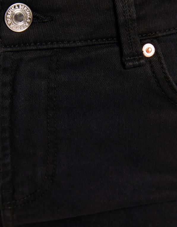 unisex Bershka komfortní keprové šortky s ohrnovacím lemem P88444029 oblečení Černá