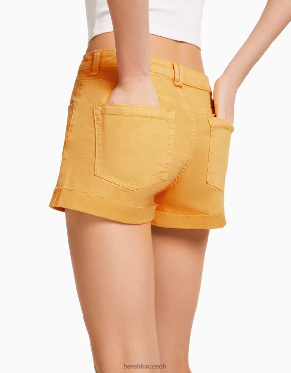 unisex Bershka komfortní keprové šortky s ohrnovacím lemem P88444030 oblečení žlutá