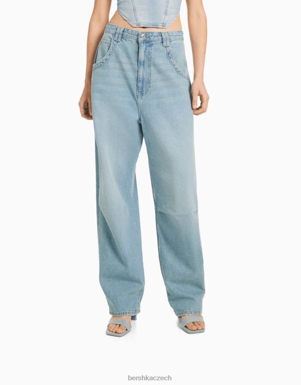 ženy Bershka široké džíny balónového střihu P88441953 oblečení světle modrá