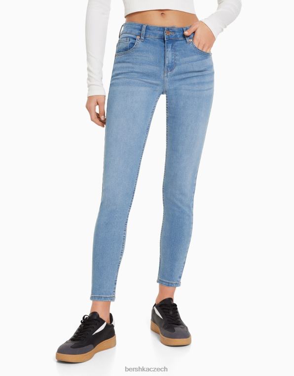 ženy Bershka push-up úzké džíny P88441561 oblečení světle modrá
