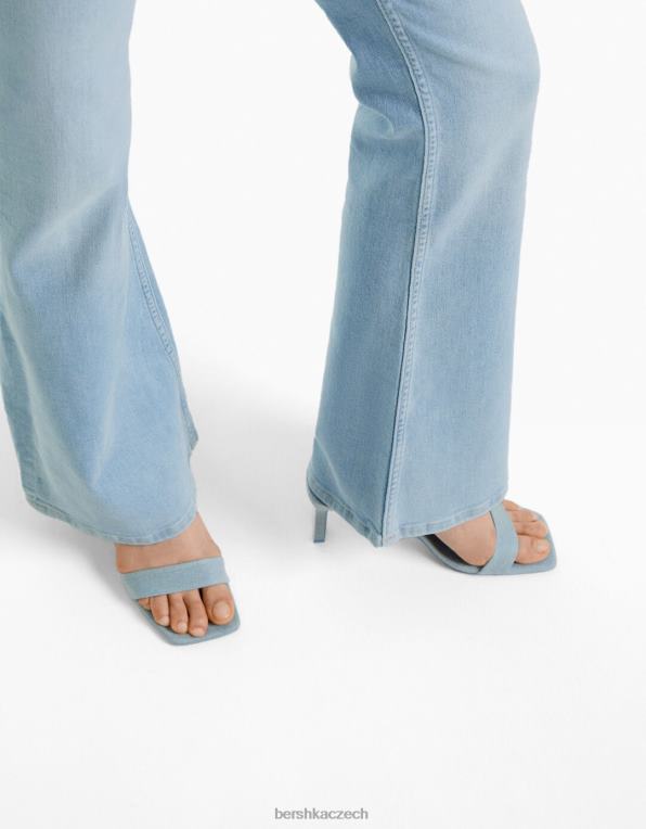 ženy Bershka rozšířené džíny P88441491 oblečení světle modrá