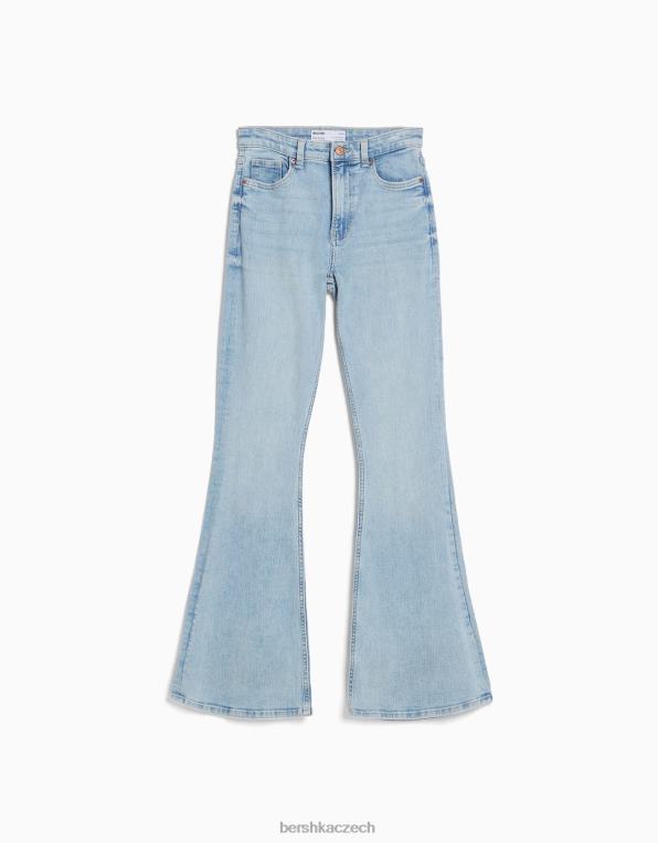 ženy Bershka rozšířené džíny P88441534 oblečení světle modrá